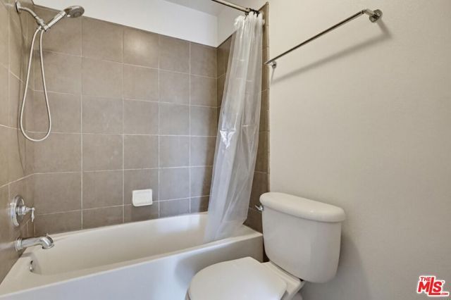 7320 Hawthorn Avenue 203, Los Angeles, CA 90046