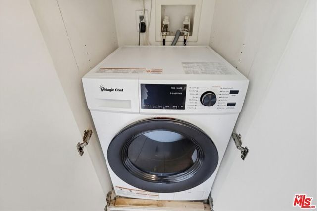 7320 Hawthorn Avenue 203, Los Angeles, CA 90046