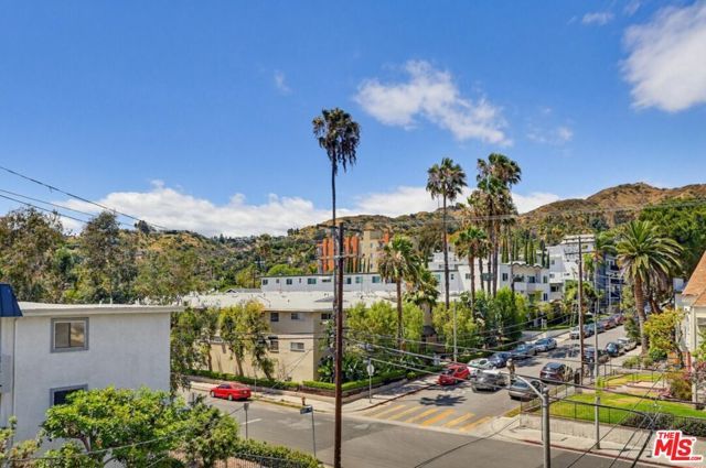 7320 Hawthorn Avenue 203, Los Angeles, CA 90046