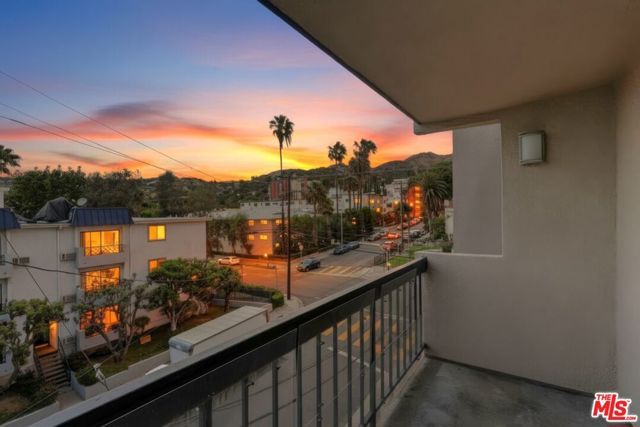 7320 Hawthorn Avenue 203, Los Angeles, CA 90046