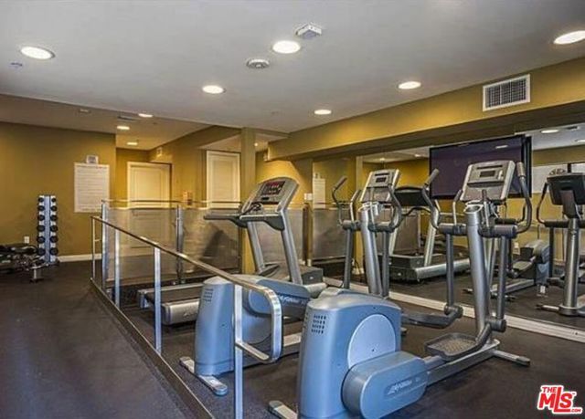7320 Hawthorn Avenue 203, Los Angeles, CA 90046