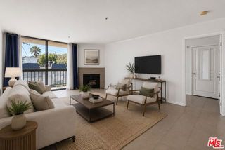 7320 Hawthorn Avenue 203, Los Angeles, CA 90046