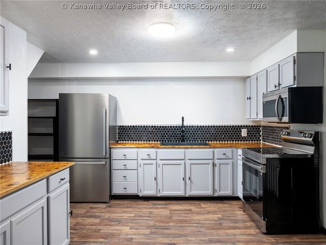 854 Stover Street, St Albans, WV 25177