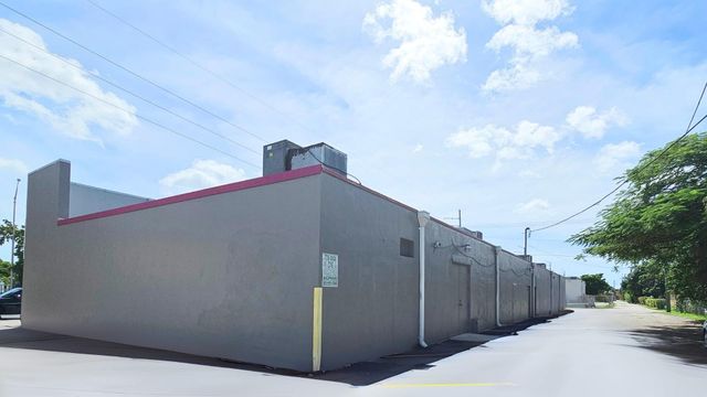 12208 NW 7th Avenue, North Miami, FL 33168