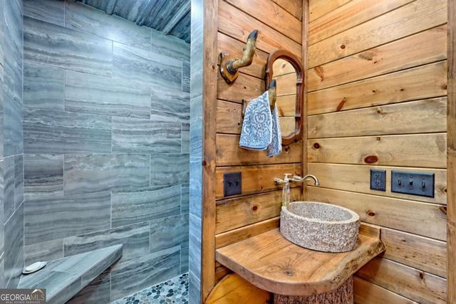 1064 Muskrat Creek Road, Hayesville, NC 28904
