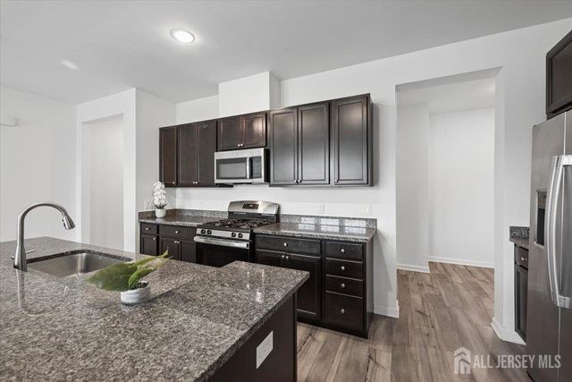 82 Depot Way, Dunellen, NJ 08812