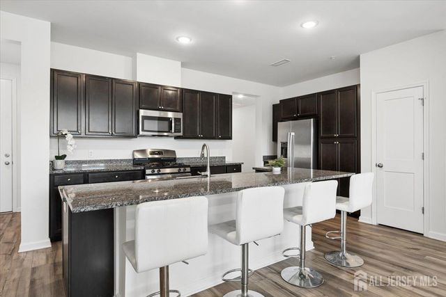 82 Depot Way, Dunellen, NJ 08812