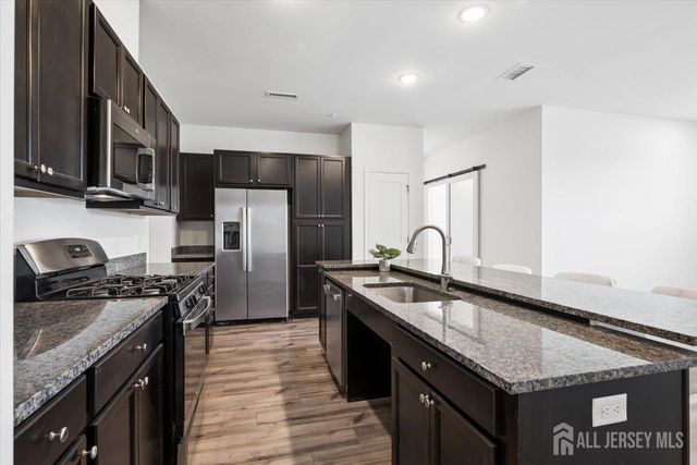 82 Depot Way, Dunellen, NJ 08812
