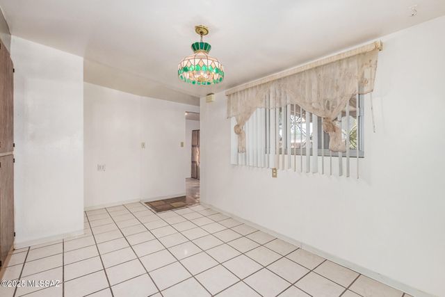 257 W Calle Margarita, Tucson, AZ 85706