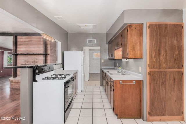 257 W Calle Margarita, Tucson, AZ 85706