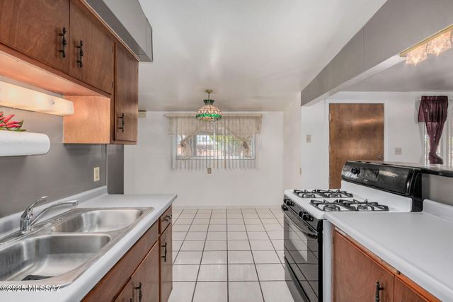 257 W Calle Margarita, Tucson, AZ 85706