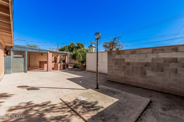 257 W Calle Margarita, Tucson, AZ 85706