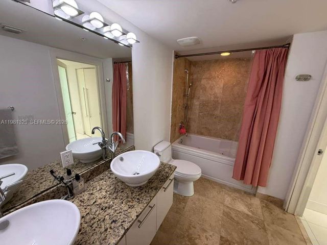 41 SE 5th St 1903, Miami, FL 33131