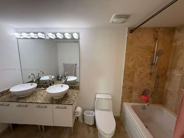 41 SE 5th St 1903, Miami, FL 33131