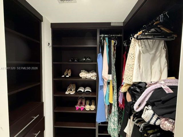 41 SE 5th St 1903, Miami, FL 33131