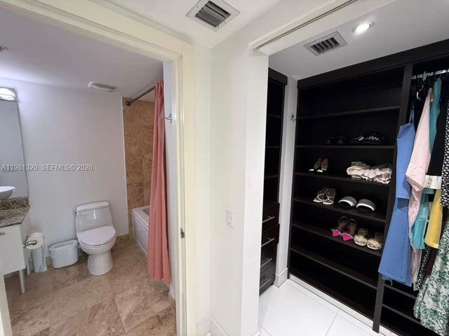 41 SE 5th St 1903, Miami, FL 33131