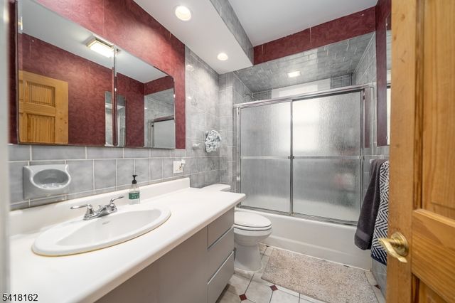 50 Brookwood Dr, Maplewood Twp., NJ 07040