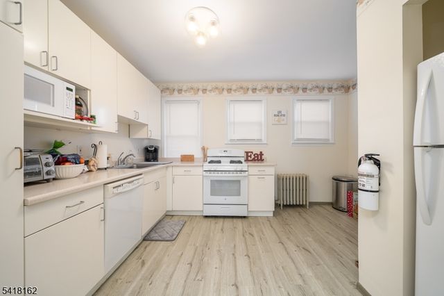 50 Brookwood Dr, Maplewood Twp., NJ 07040