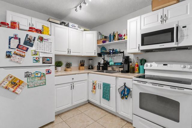 6018 LAKTREE LANE E, Temple Terrace, FL 33617