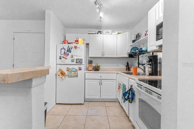 6018 LAKTREE LANE E, Temple Terrace, FL 33617
