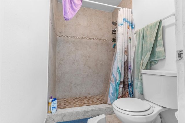 6018 LAKTREE LANE E, Temple Terrace, FL 33617