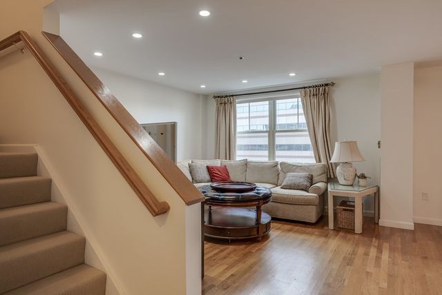 150 Staniford 910, Boston, MA 02114