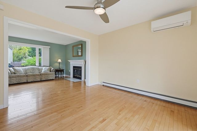3 Jrs Ln, Franklin, MA 02038