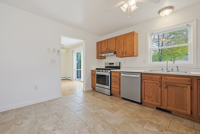3 Jrs Ln, Franklin, MA 02038