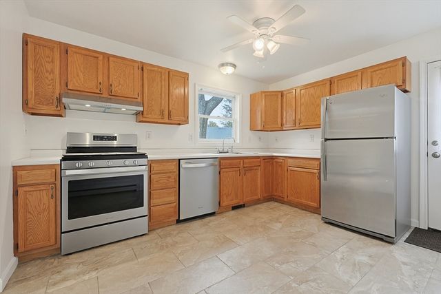 3 Jrs Ln, Franklin, MA 02038