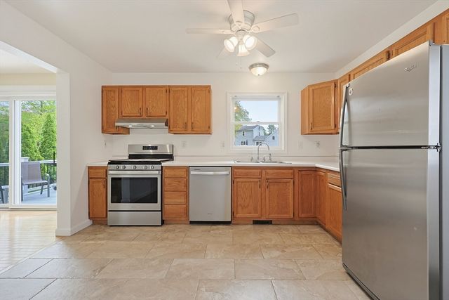 3 Jrs Ln, Franklin, MA 02038