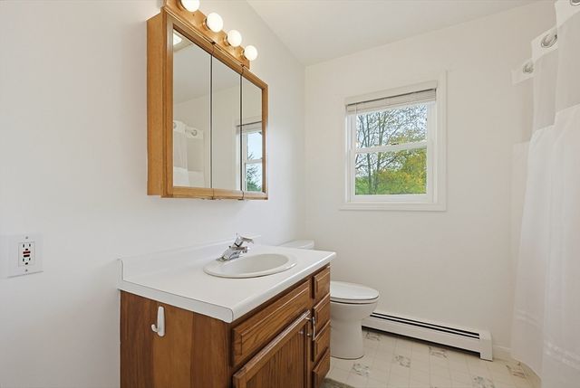 3 Jrs Ln, Franklin, MA 02038