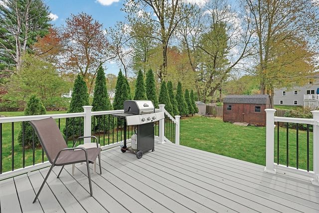 3 Jrs Ln, Franklin, MA 02038