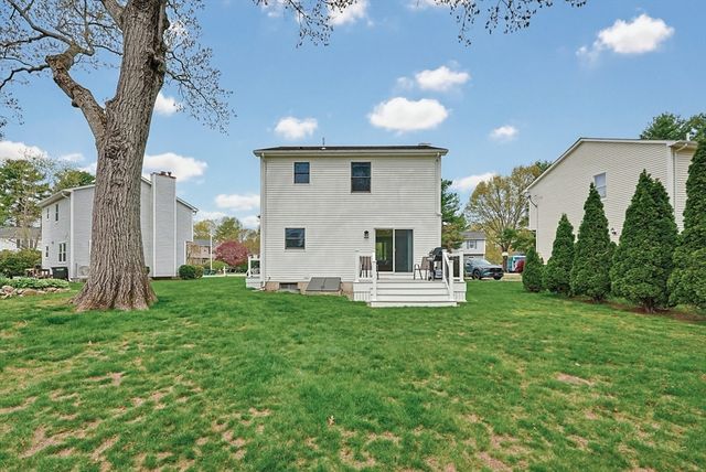 3 Jrs Ln, Franklin, MA 02038