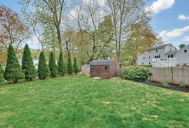 3 Jrs Ln, Franklin, MA 02038