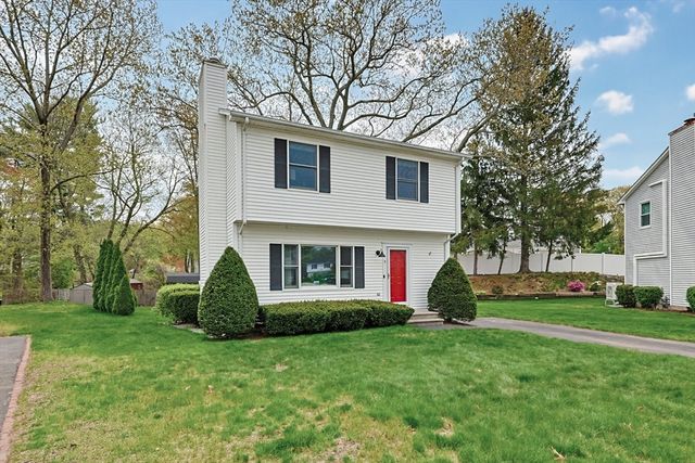 3 Jrs Ln, Franklin, MA 02038