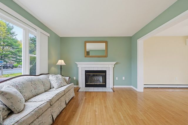 3 Jrs Ln, Franklin, MA 02038