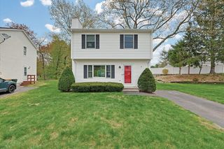 3 Jrs Ln, Franklin, MA 02038