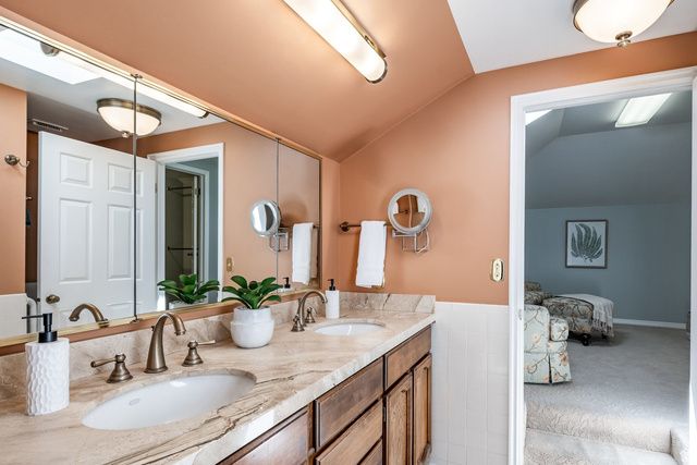 2390 E BERNADINE DR, Salt Lake City, UT 84109