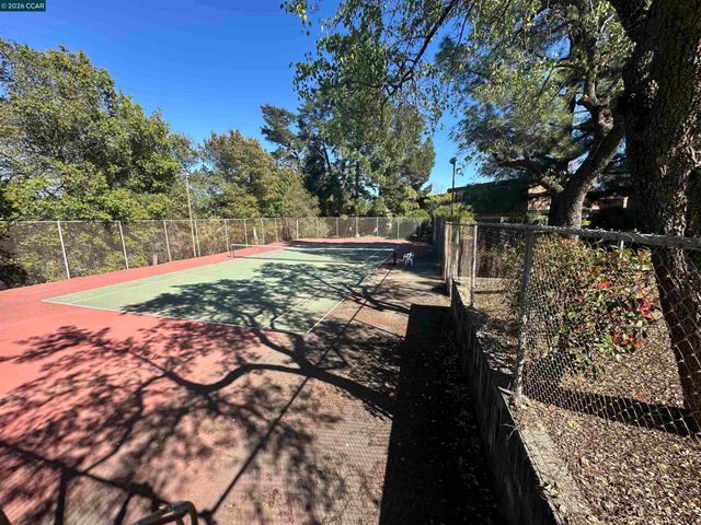 1827 Holland Dr, Walnut Creek, CA 94597