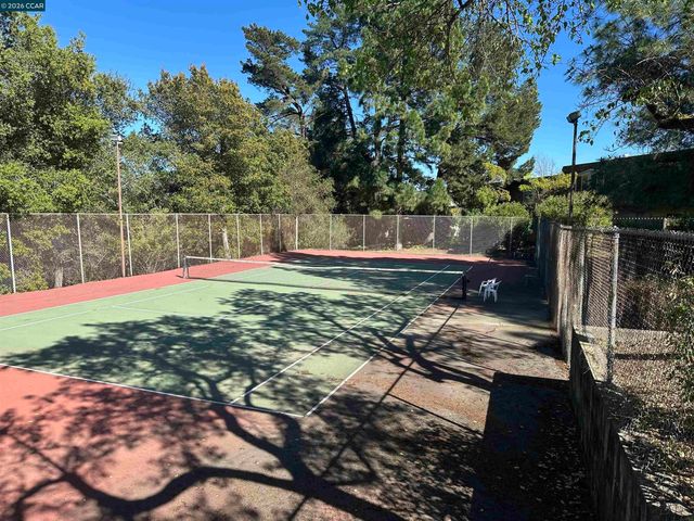 1827 Holland Dr, Walnut Creek, CA 94597