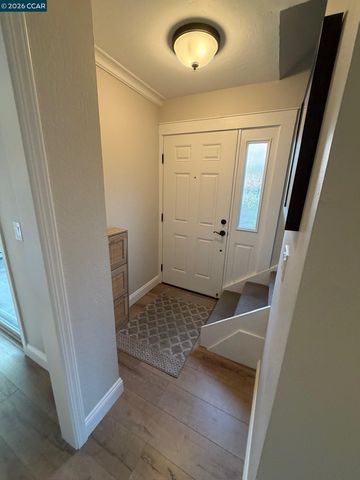 1827 Holland Dr, Walnut Creek, CA 94597