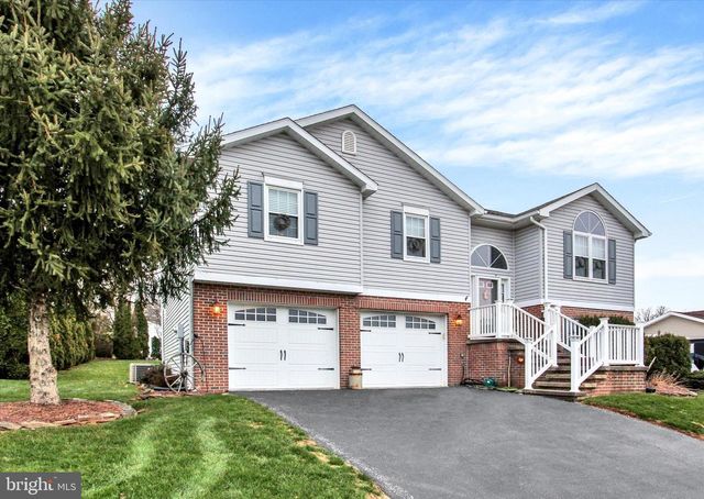 2790 BUTTERNUT LN, York, PA 17408