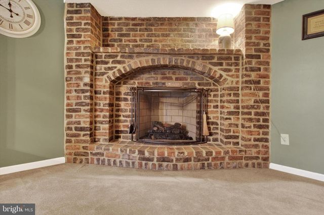 2790 BUTTERNUT LN, York, PA 17408