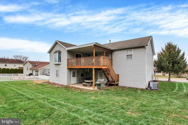 2790 BUTTERNUT LN, York, PA 17408