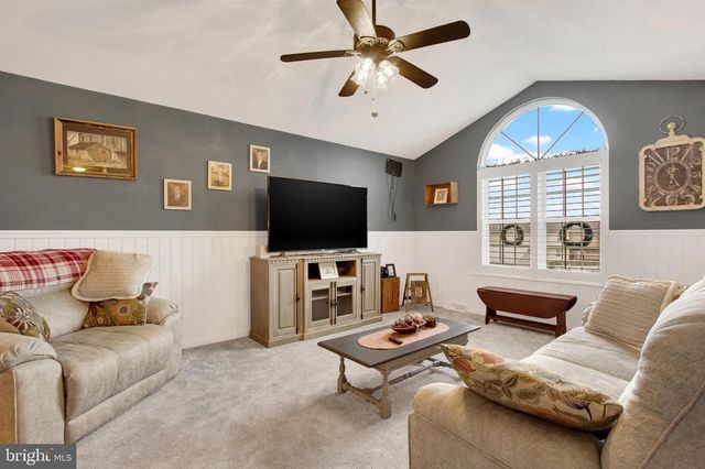 2790 BUTTERNUT LN, York, PA 17408