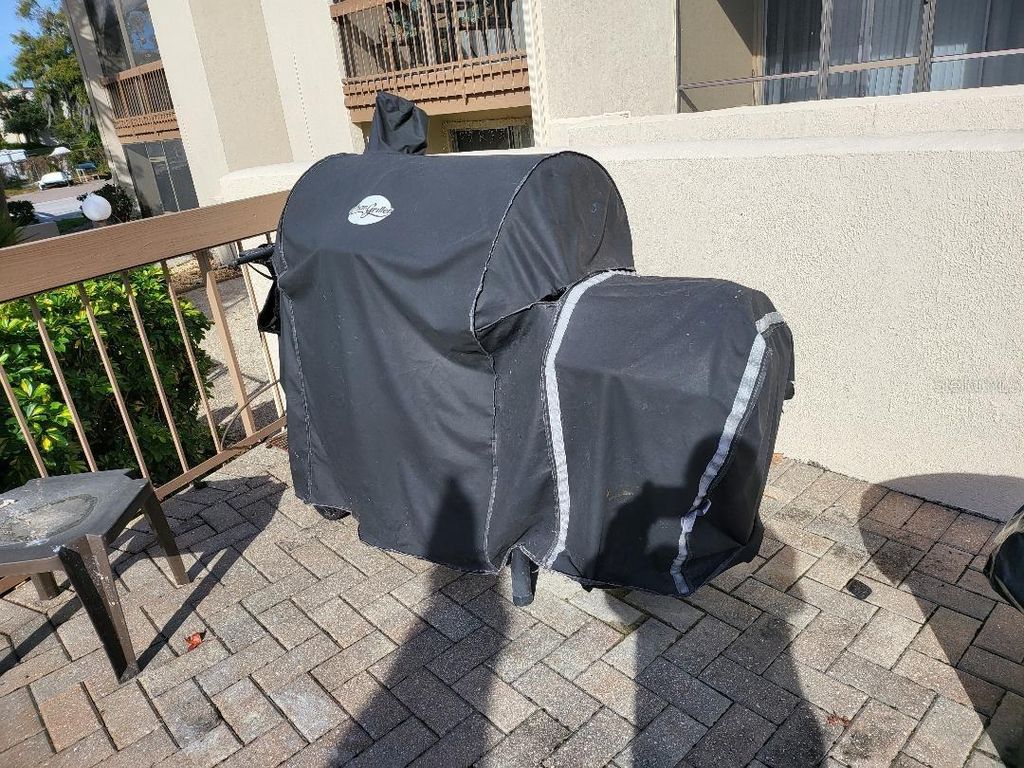 Image 16 of property listing at 550 ORANGE DRIVE 1, Altamonte Springs, FL 32701