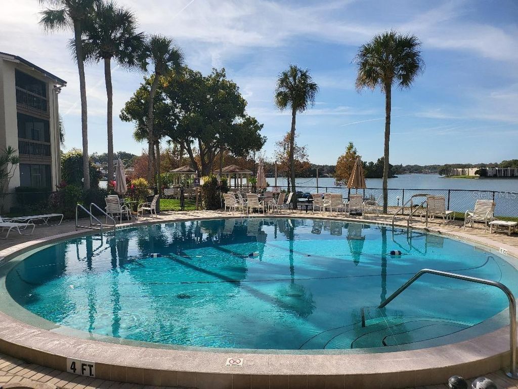 Image 19 of property listing at 550 ORANGE DRIVE 1, Altamonte Springs, FL 32701