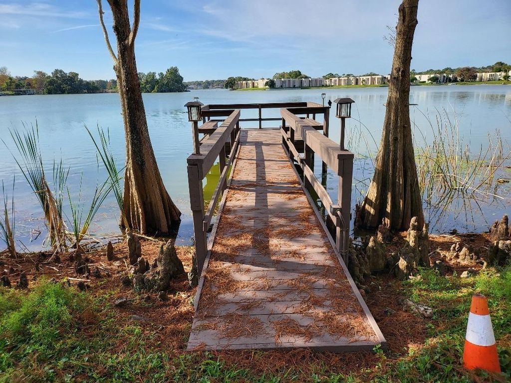 Image 23 of property listing at 550 ORANGE DRIVE 1, Altamonte Springs, FL 32701