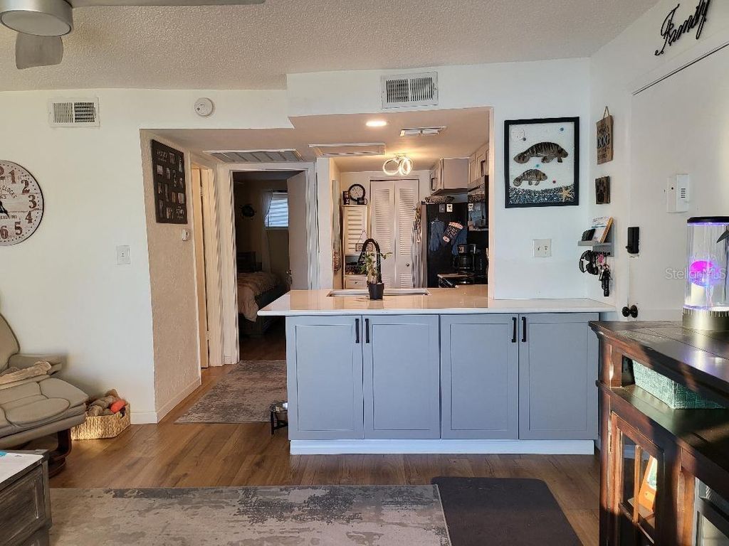 Image 4 of property listing at 550 ORANGE DRIVE 1, Altamonte Springs, FL 32701