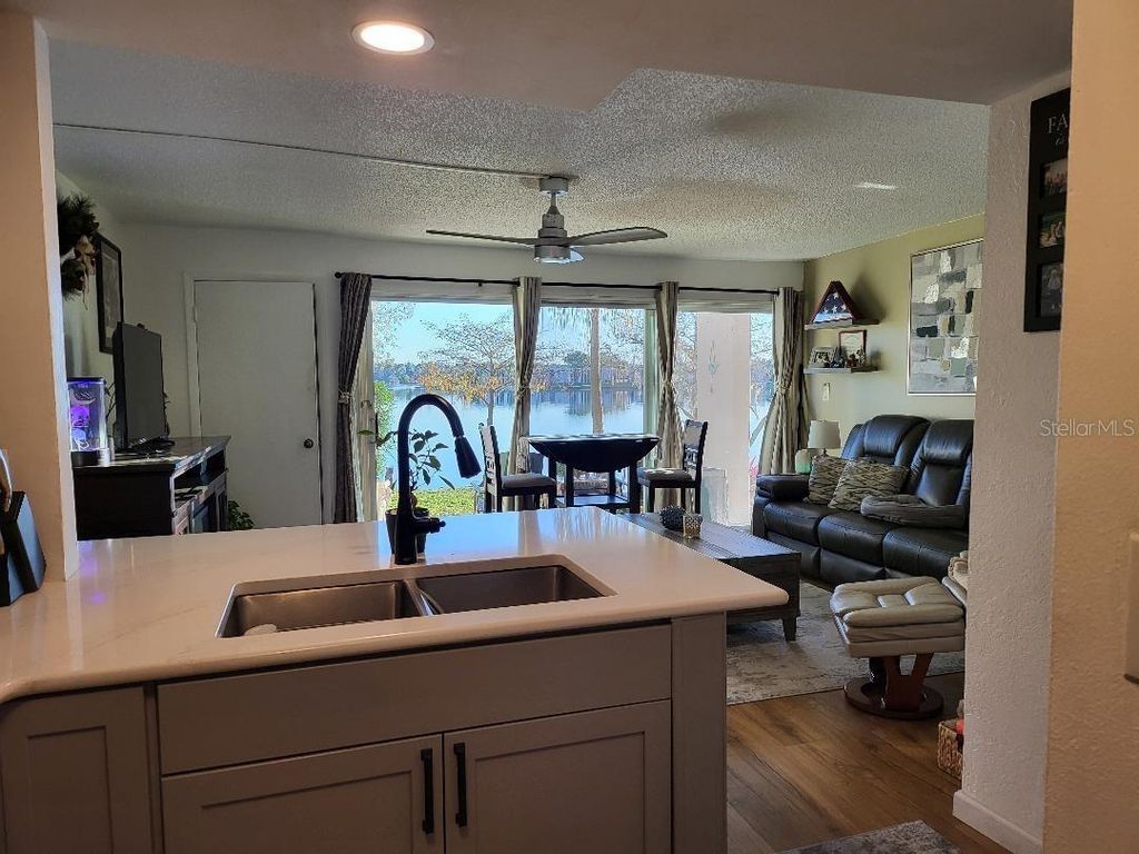 Image 6 of property listing at 550 ORANGE DRIVE 1, Altamonte Springs, FL 32701